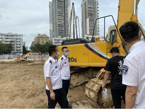 西鄉在全市首創黃綠標簽制度，非道路移動機械設備進入身份管理新局面